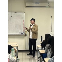 演讲主题：ESG趋势分析与企业实务分享
日期：112年10月31日
时间：09:10-12:00
地点：燕巢校区 创新设计学院 5楼 HS529
讲师：台南市政府劳工局 范磊嵘 劳动条件检查员