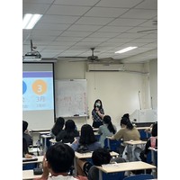 演讲主题：从劳动事件实务个案解析产业趋势与启示
日期：112年11月13日 (一)
时间：13:30-16:20
地点：燕巢校区 创新设计学院 5楼 HS529
讲师：李怡慧 讲师